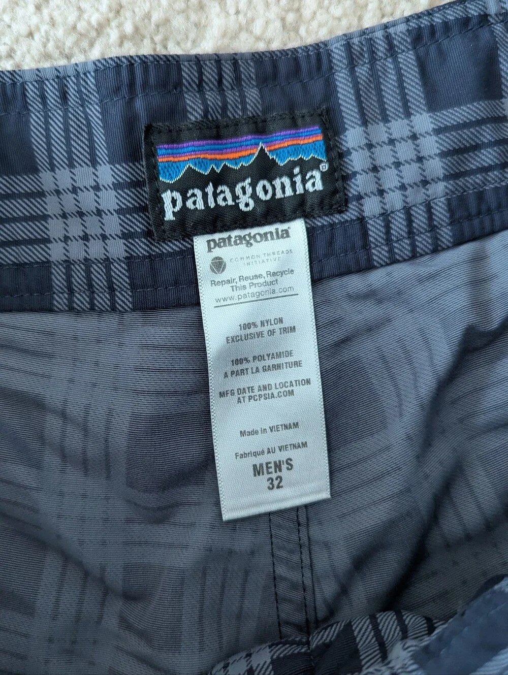 Patagonia Mens Wavefarer Board Shorts Swim Trunks Nylon Blue Check Sz 32